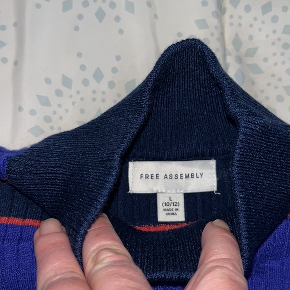 Free Assembly Youth Size (L) 10/12 Rib-knit super soft mock turtle Sweater. - Picture 3 of 5